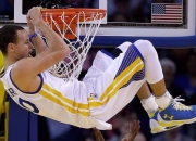 内马尔重返赛场，燃爆巴黎圣日耳曼！首战即现巅峰状态，球迷狂欢如潮涌